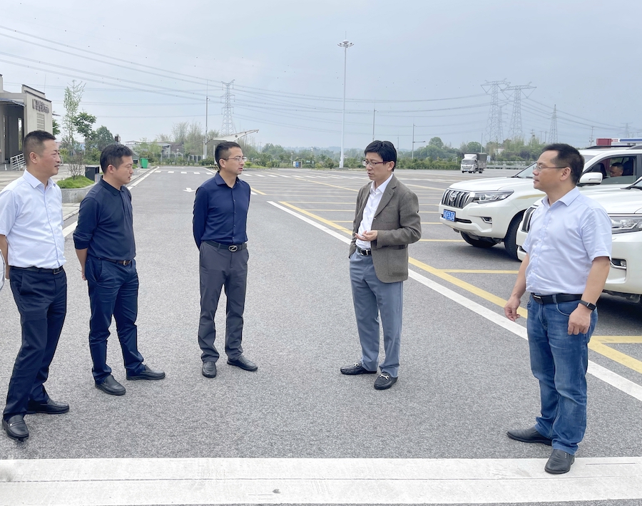 williamhill英国官网集团副总经理徐华率队到泸渝泸永公司开展汛期地质灾害专项检查 (1).jpg